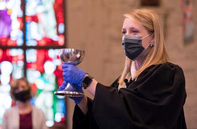 Rev. Carol Harston leads communion at Louisville's Highland Baptist Church. (Bill Campbell photos)